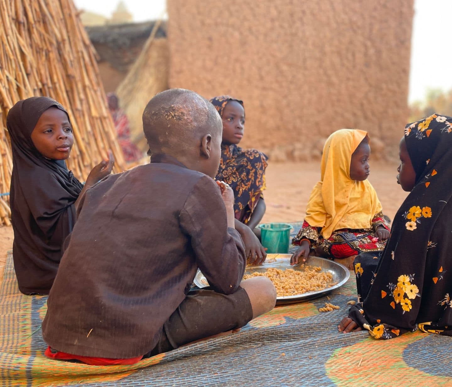 Children at a Muntada Aid school meals programme in Niger