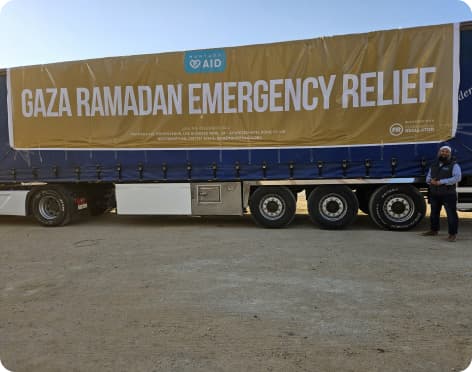 A Muntada Aid emergency relief truck heading into Gaza