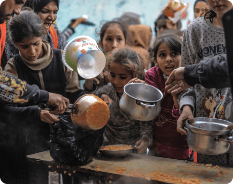 Muntada Aid distributing emergency aid to families in Gaza